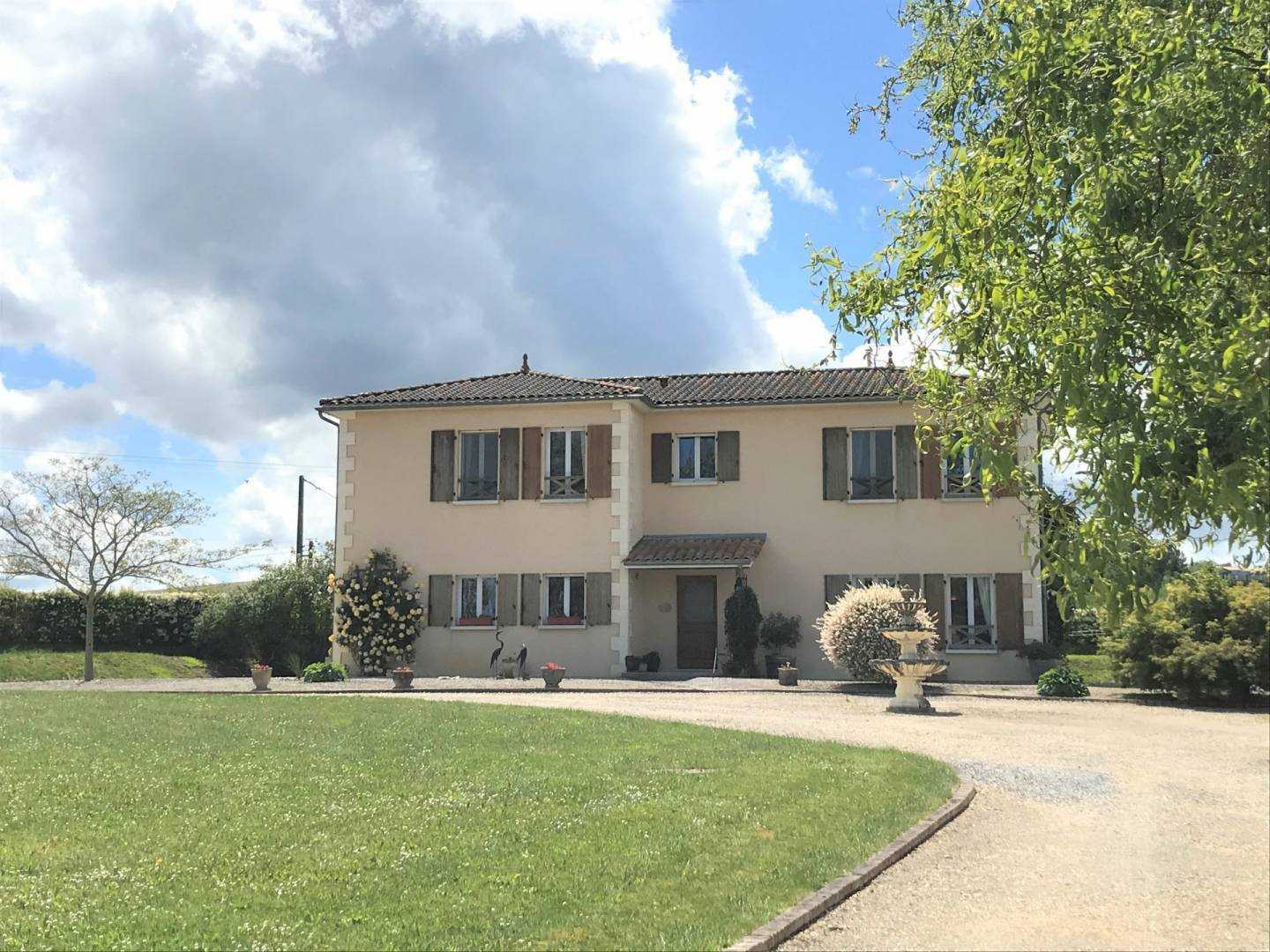 rumah dalam Châtignac, Nouvelle-Aquitaine 10025573