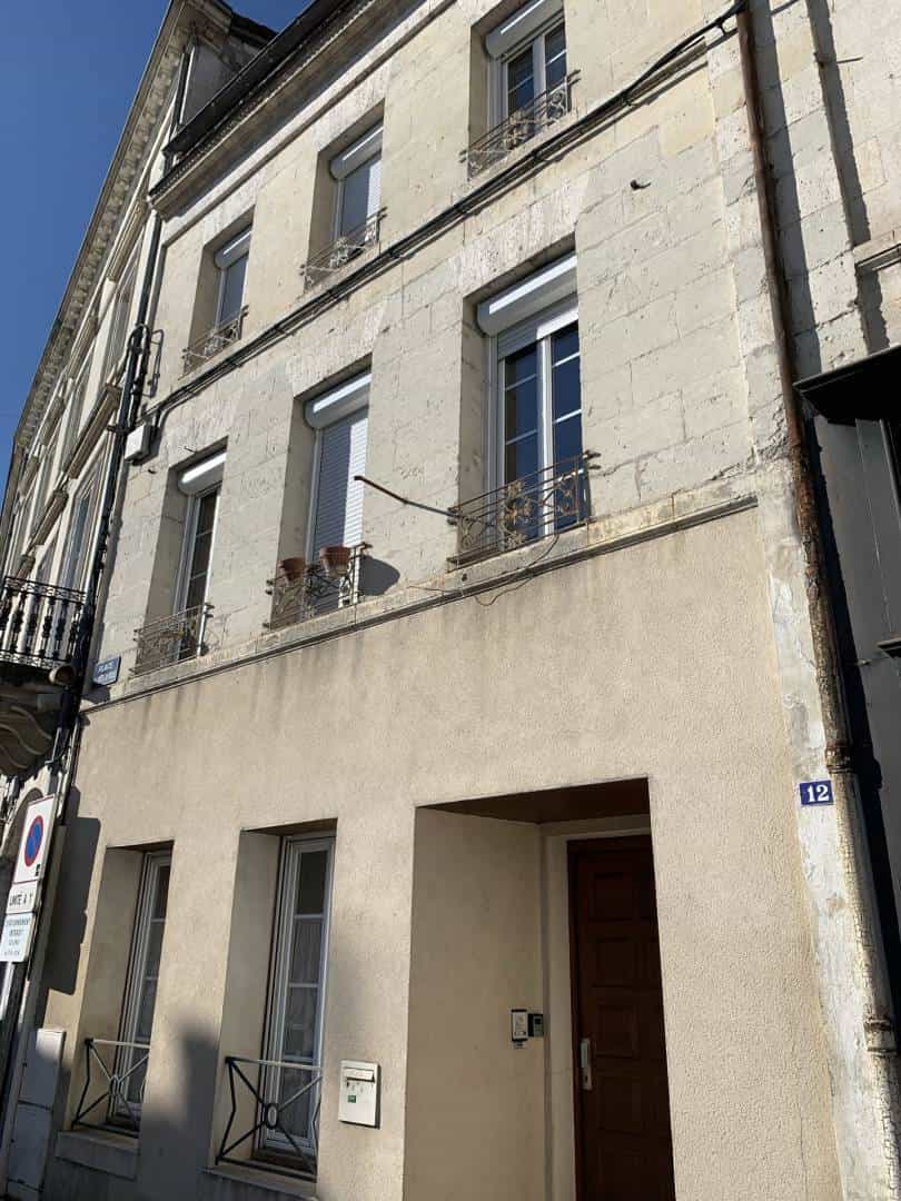 房子 在 Chalais, Poitou-Charentes 10025578