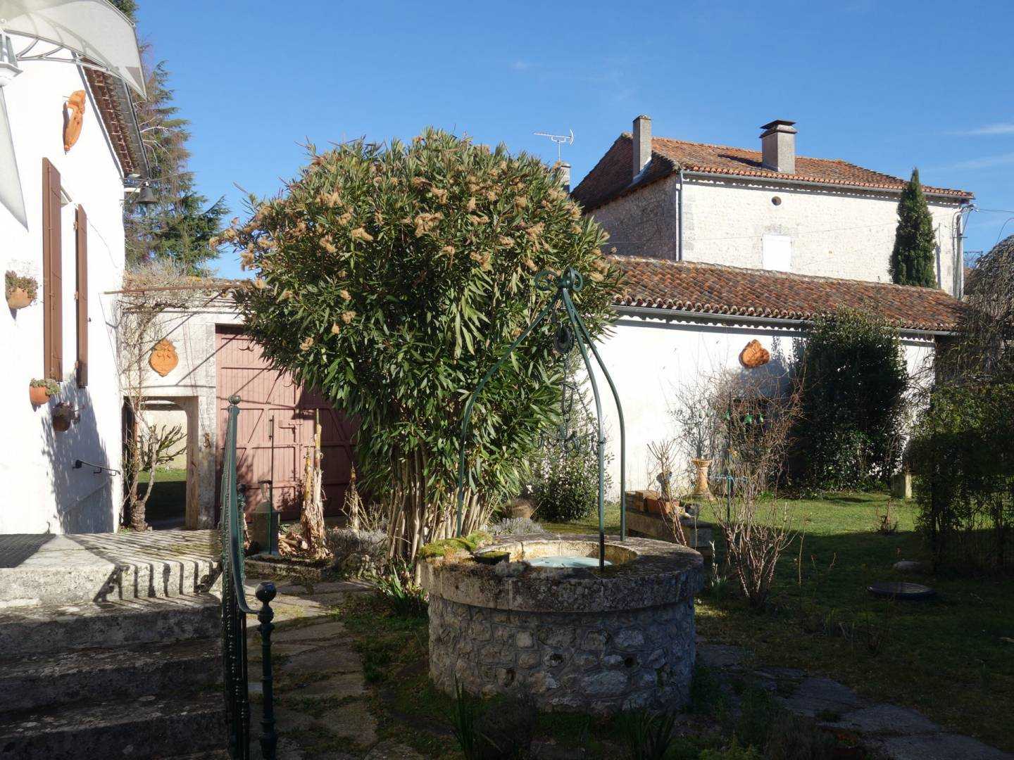 Hus i Juignac, Poitou-Charentes 10025580