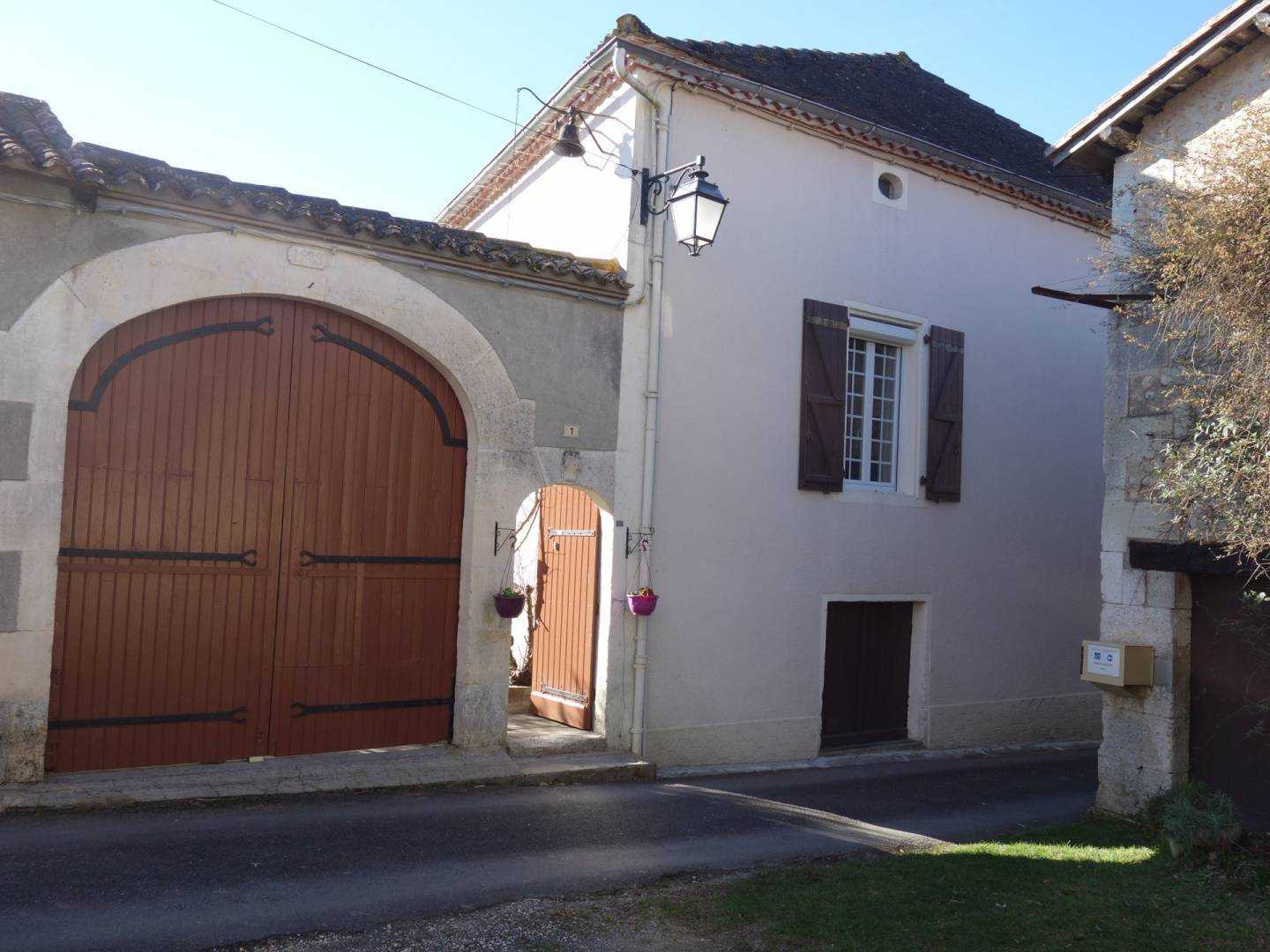 Будинок в Juignac, Poitou-Charentes 10025580
