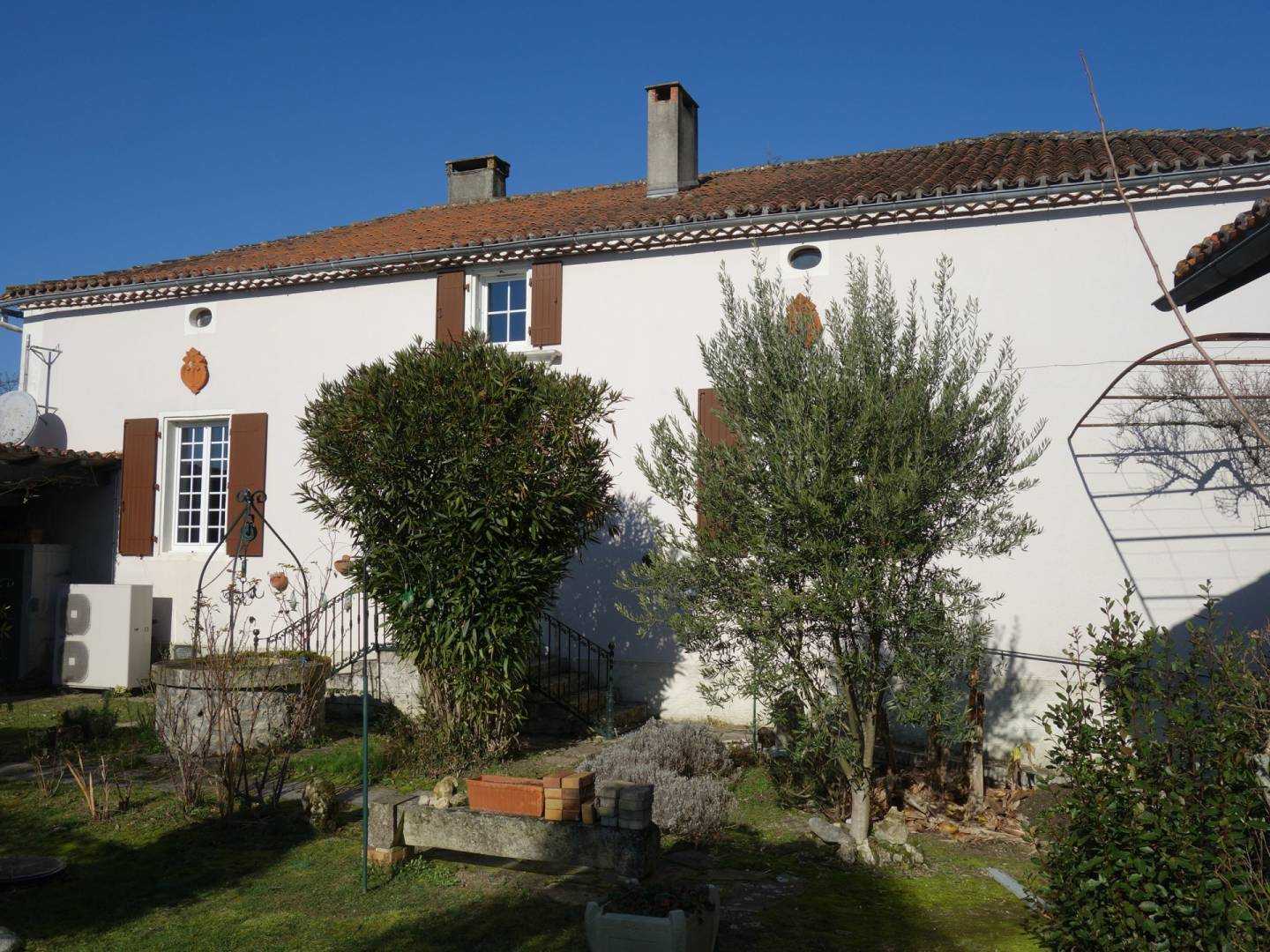 房子 在 Juignac, Poitou-Charentes 10025580