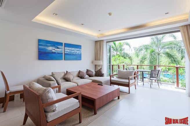 Condominium in Verbod Nop Pring, Phuket 10025850