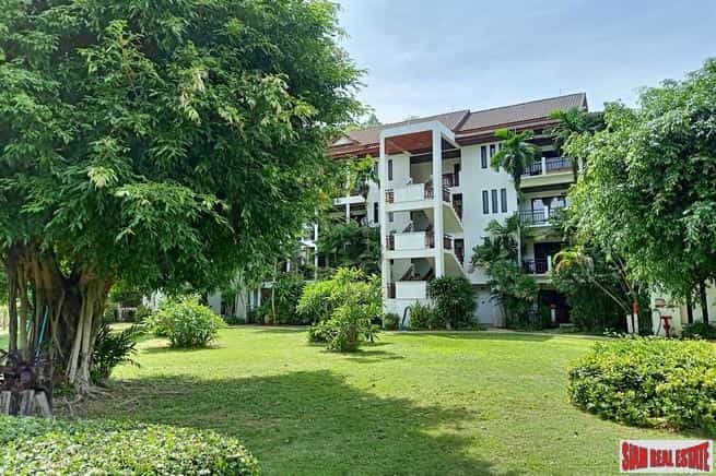 Condominium in Ban Phrom Thep, Phuket 10025909