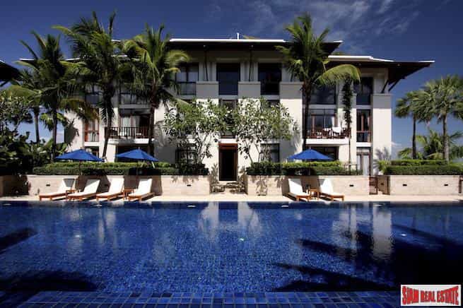 Condominium in Ban Bang Khu, Phuket 10025932