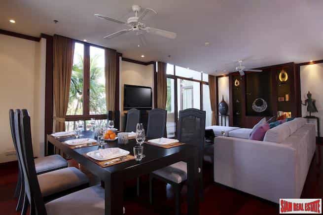 Condominium in Ban Bang Khu, Phuket 10025932