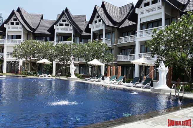 Condominium in Ban Choeng Thale, Phuket 10025945