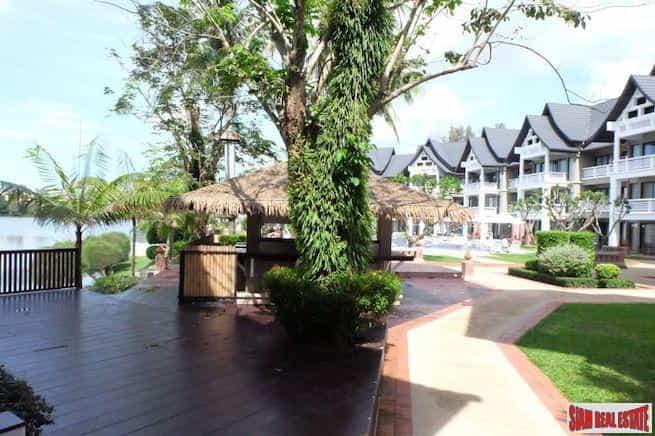 Condominium in Ban Choeng Thale, Phuket 10026142