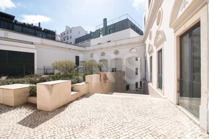 Condominium in Misericordia, Lisboa 10026246