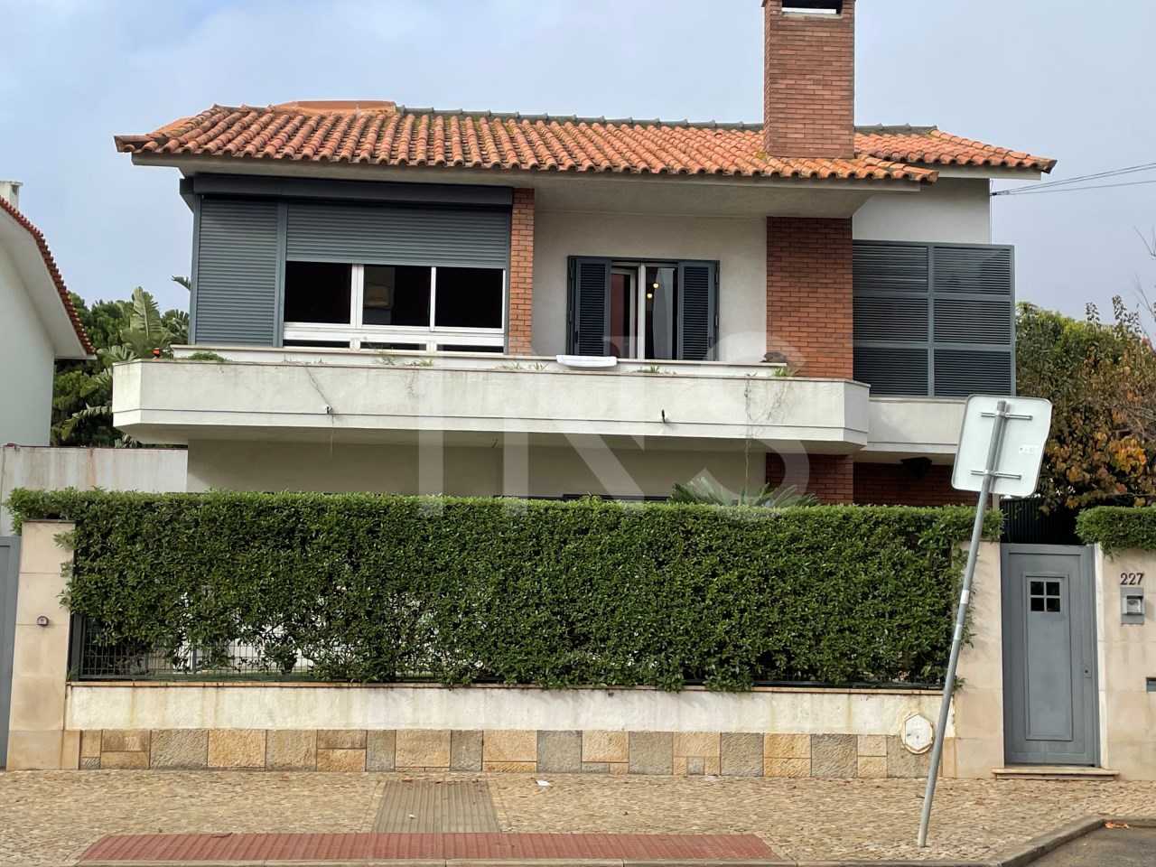 rumah dalam Parede, Lisboa 10026303