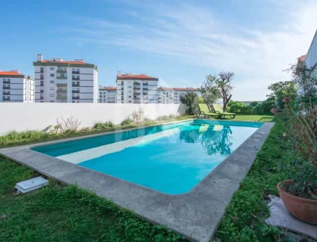 Huis in Oeiras, Lisboa 10026309