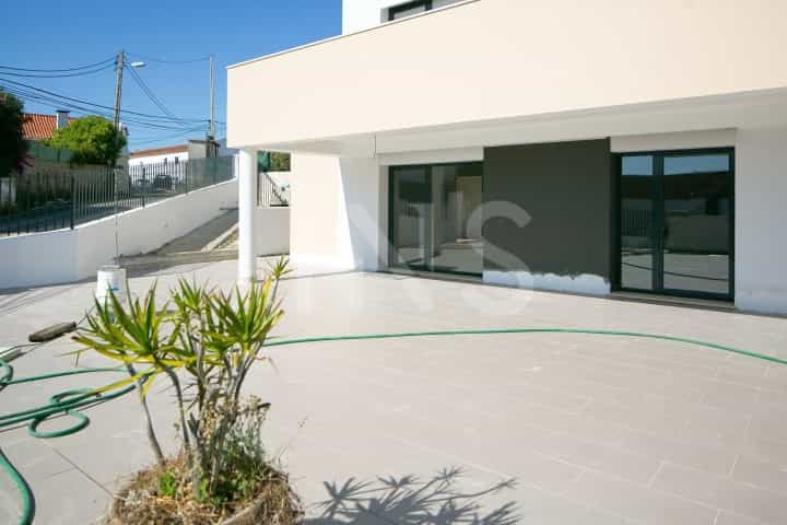 Condominium in Oeiras e Sao Juliao da Barra, Paco de Arcos e Caxias, Oeiras 10026446