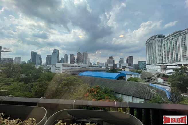 Condominium in Ekkamai, Bangkok 10026667