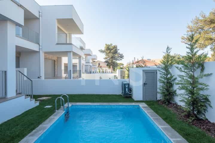 House in Aldeia de Juso, Lisboa 10026842