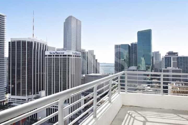 Condominium in Miami, Miami-Dade 10026910