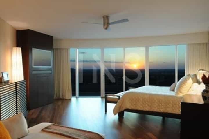 Condominium in Miami Beach, Florida 10026922