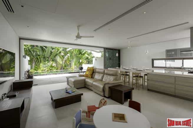Condominium in Ban Ya Mu, Phuket 10027704