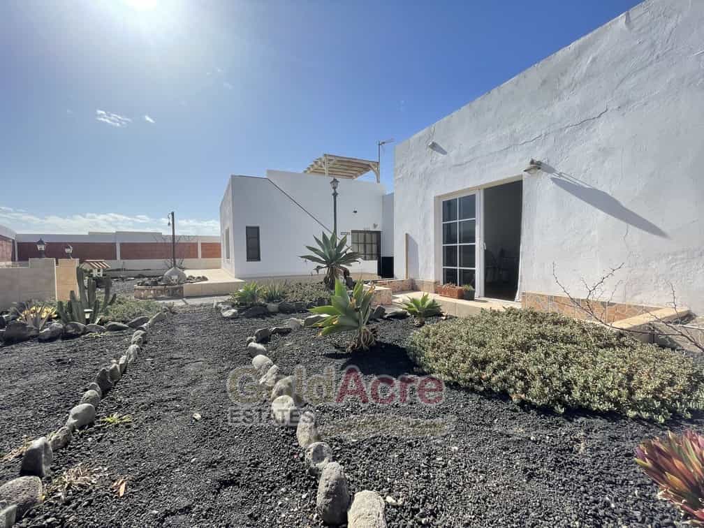 Huis in Costa de Antigua, Canary Islands 10027962
