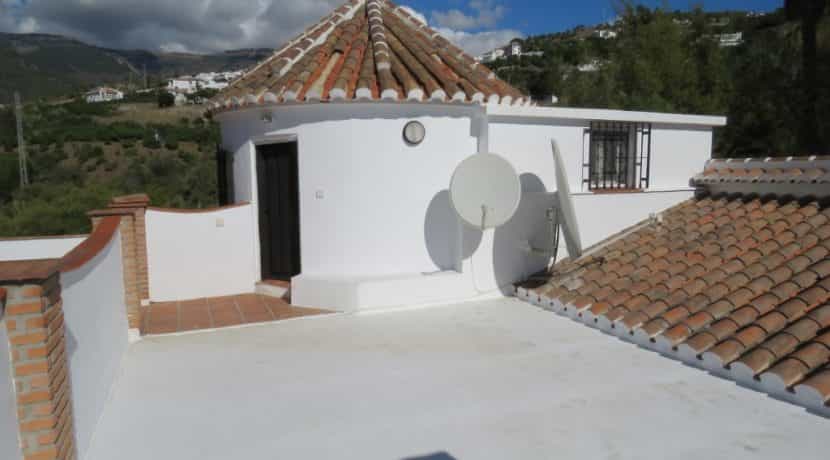 房子 在 CanIllas de AlbaIda, Malaga 10028259