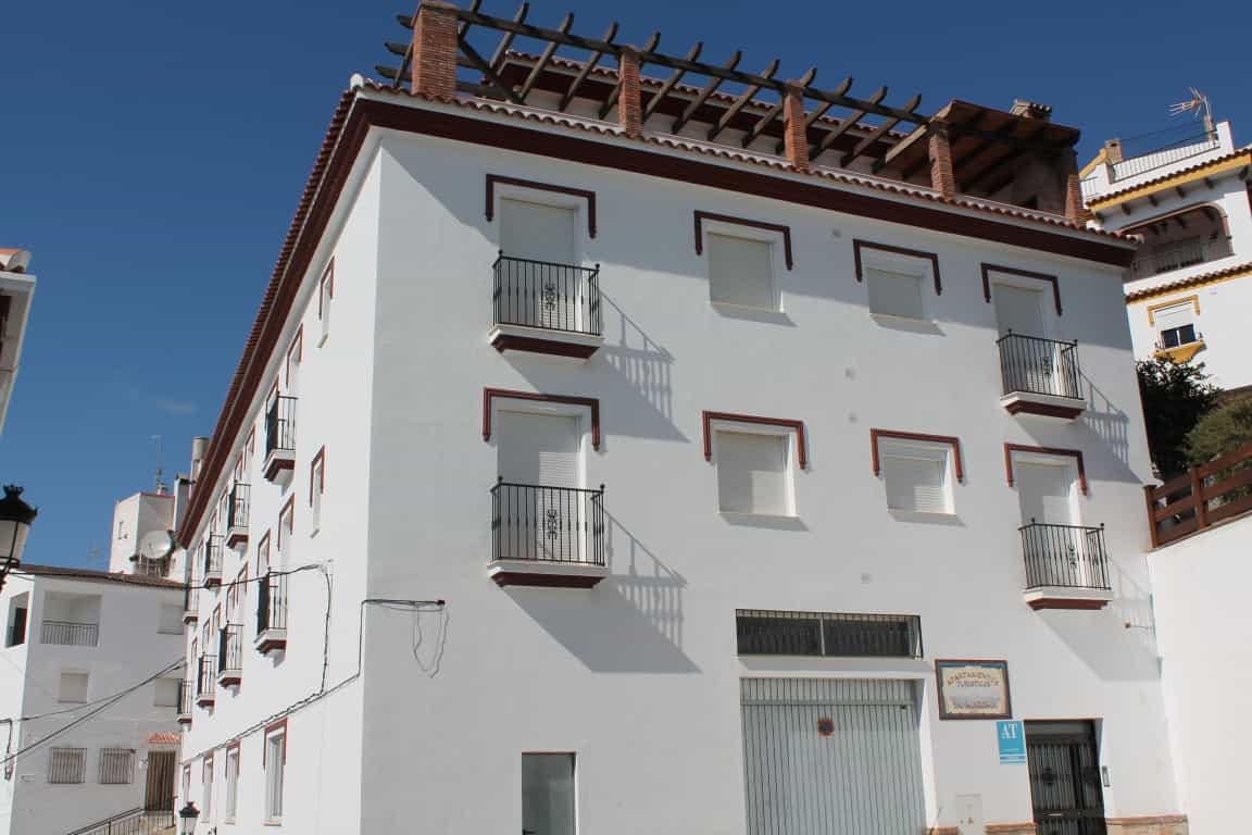 Condominium in CanIllas de AlbaIda, Malaga 10028271