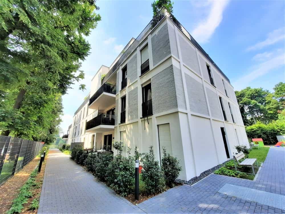 Condominium in Schonefeld, Brandenburg 10028500