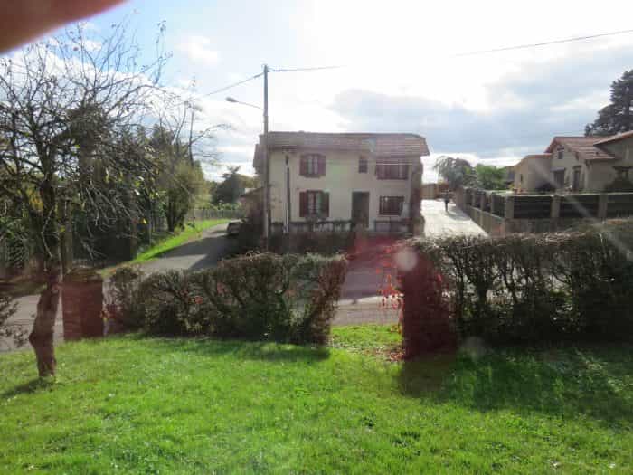 Dom w Castelnau-Magnoac, Midi-Pyrenees 10028896