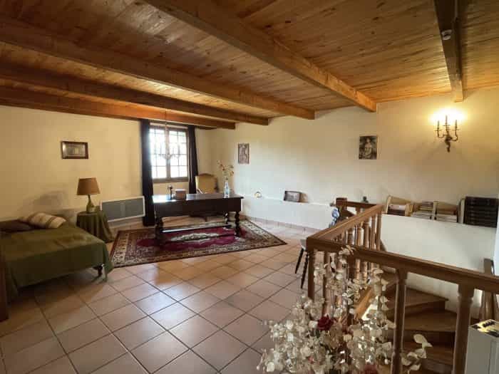 Hus i Seissan, Midi-Pyrenees 10028935