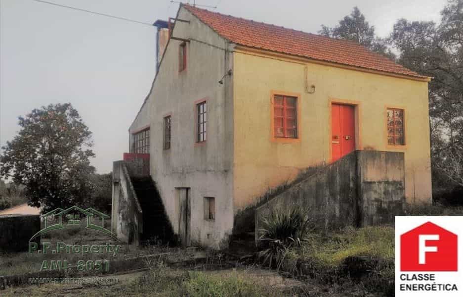 жилой дом в Феррейра-ду-Зезере, Сантарен 10029008