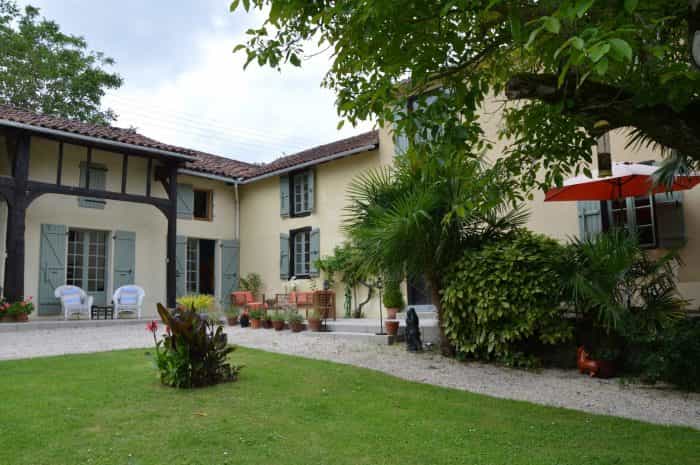 Talo sisään Villecomtal-sur-Arros, Occitanie 10029108