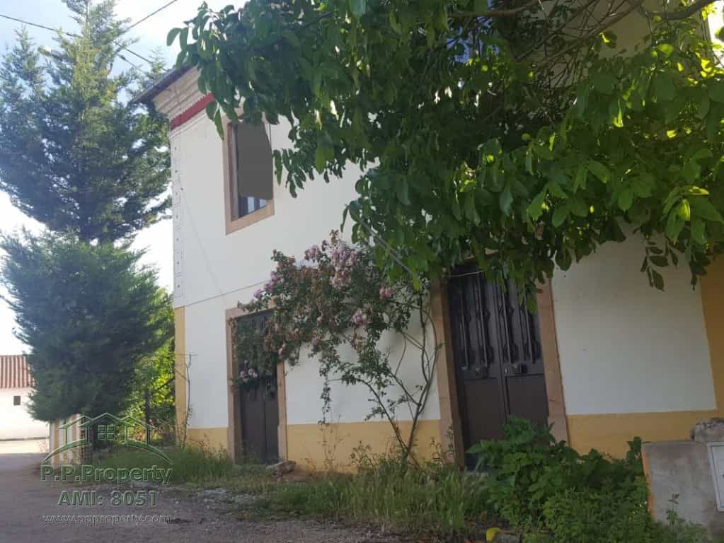 жилой дом в Феррейра-ду-Зезере, Сантарен 10029156