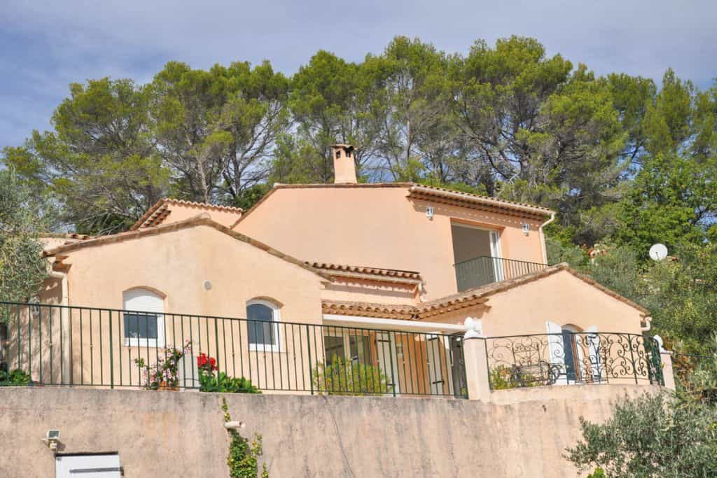 房子 在 Fayence, Provence-Alpes-Cote d'Azur 10029703