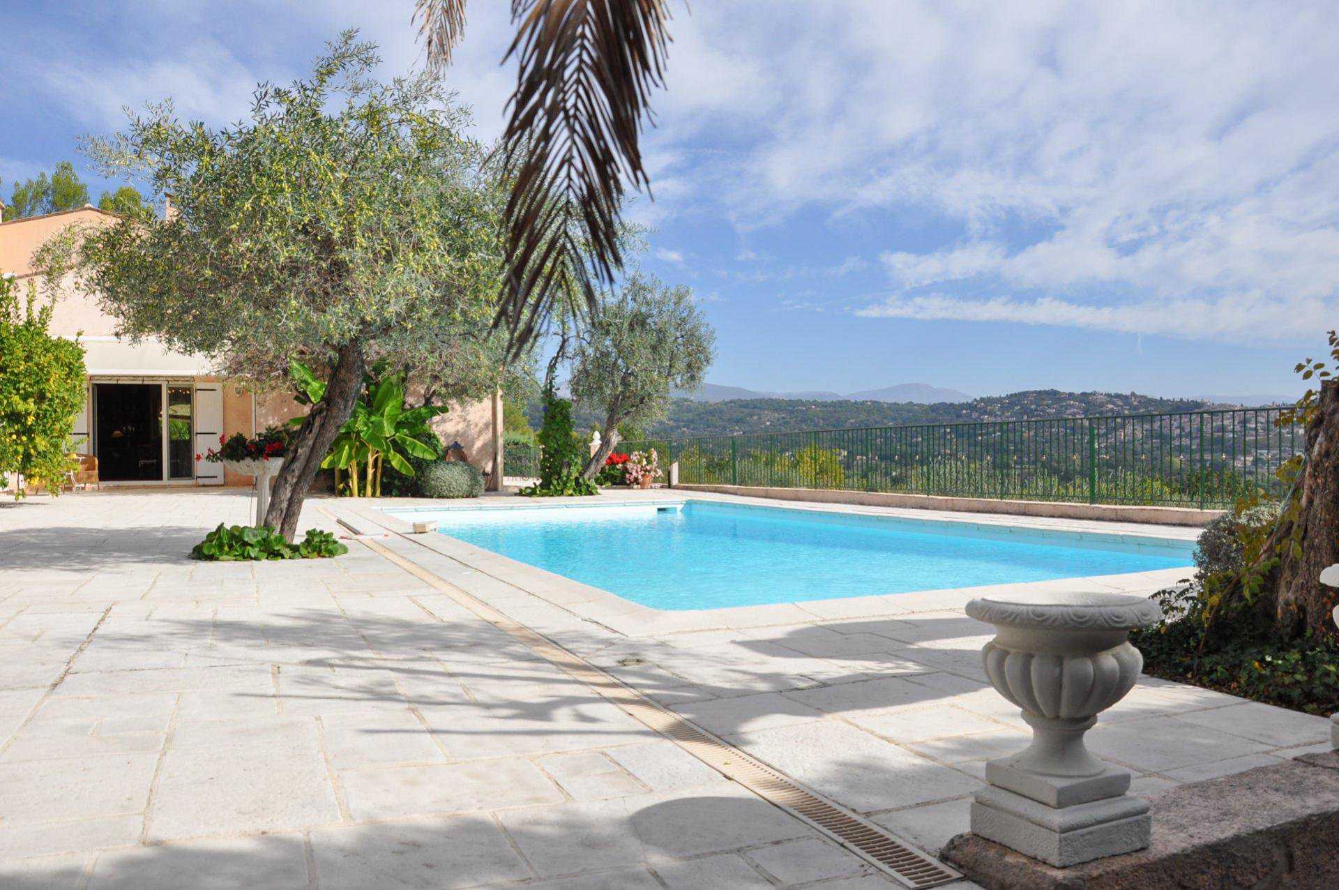 House in Fayence, Provence-Alpes-Cote d'Azur 10029703