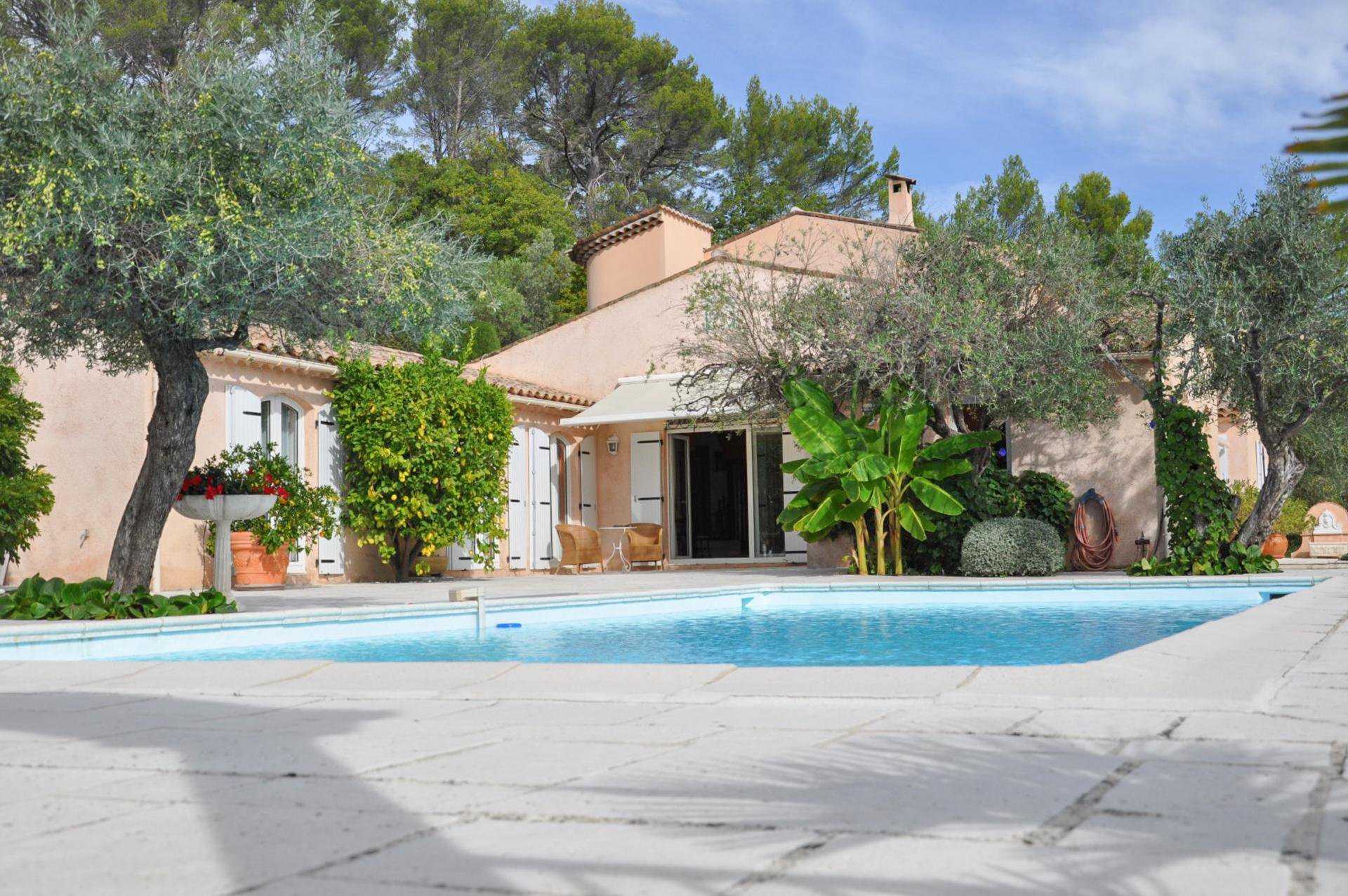 rumah dalam Fayence, Provence-Alpes-Côte d'Azur 10029703