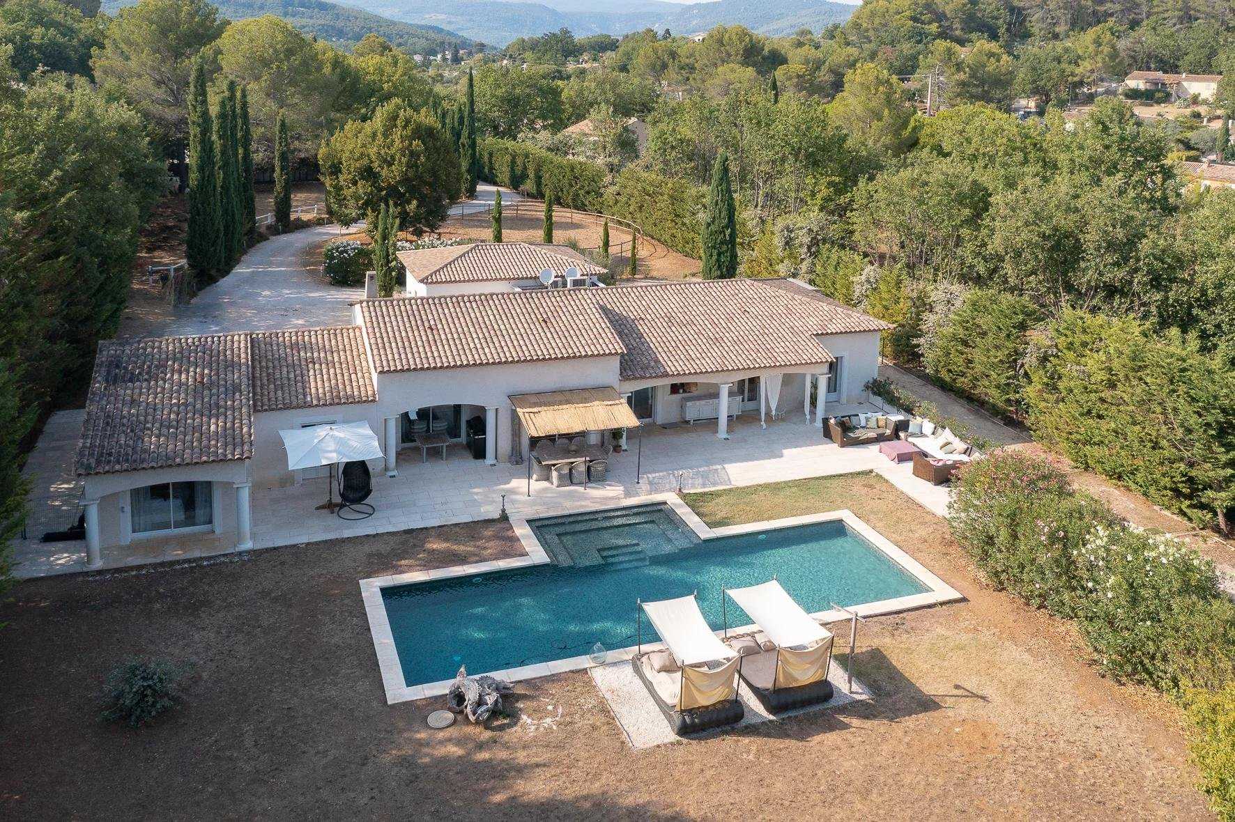 Eigentumswohnung im Draguignan, Provence-Alpes-Côte d'Azur 10029720