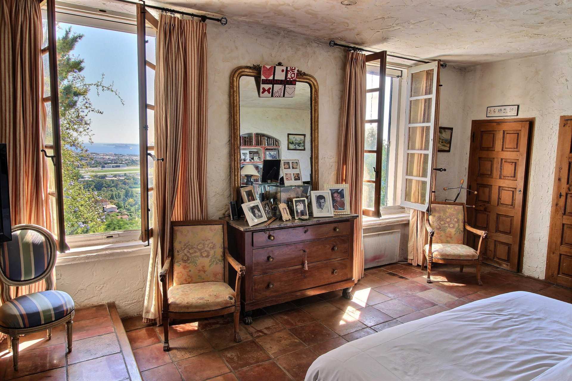House in Mandelieu-la-Napoule, Provence-Alpes-Cote d'Azur 10029721