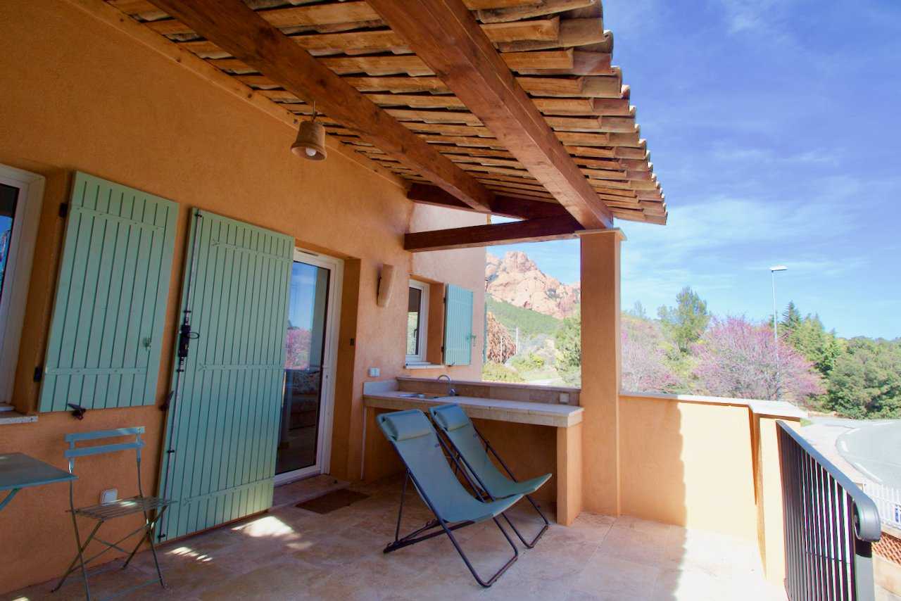 loger dans Spacious Villa With Separate Guest House On The Mediterranean And Esterel Mountains,  10029722
