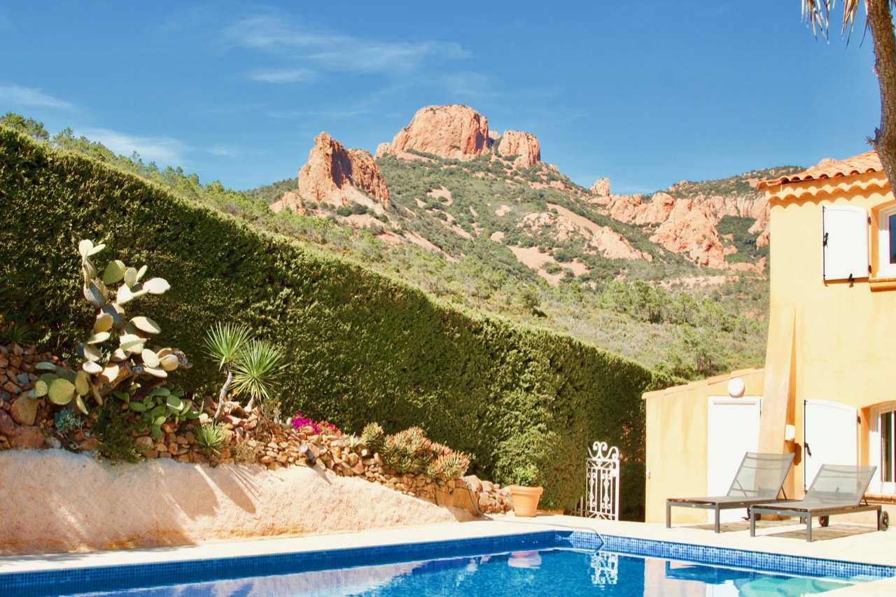 בַּיִת ב Spacious Villa With Separate Guest House On The Mediterranean And Esterel Mountains,  10029722