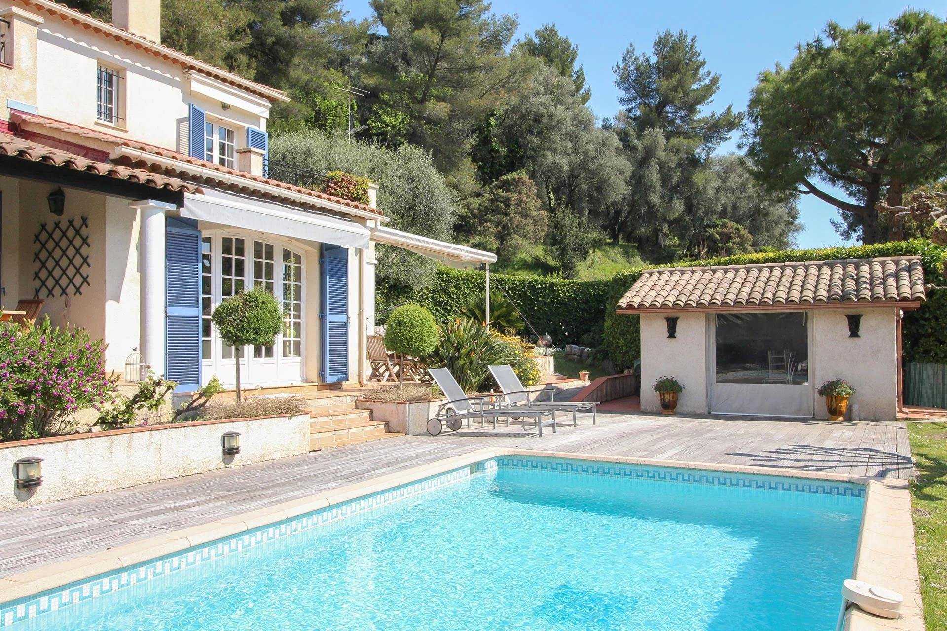 Talo sisään Menton, Provence-Alpes-Cote d'Azur 10029758