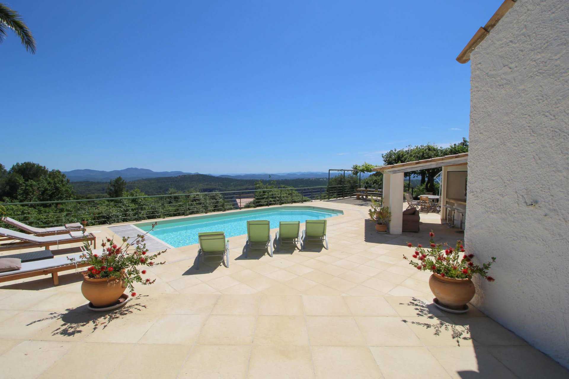 Condominio en Saint-Cezaire-Sur-Siagne, Provence-Alpes-Cote d'Azur 10029779