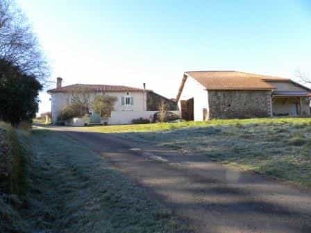 Talo sisään Montemboeuf, Nouvelle-Aquitaine 10029843