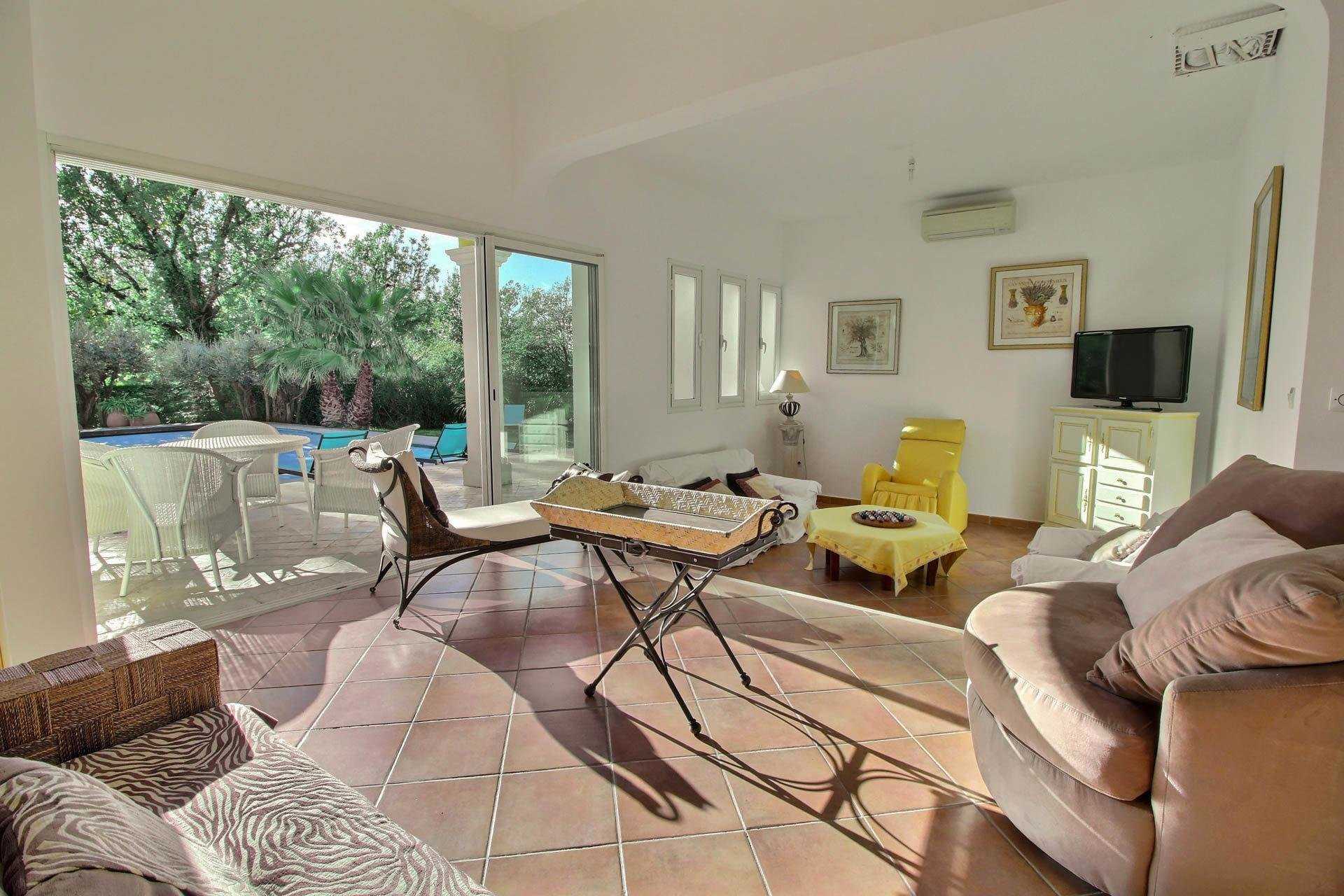 Hus i Tourrettes, Provence-Alpes-Cote d'Azur 10029850