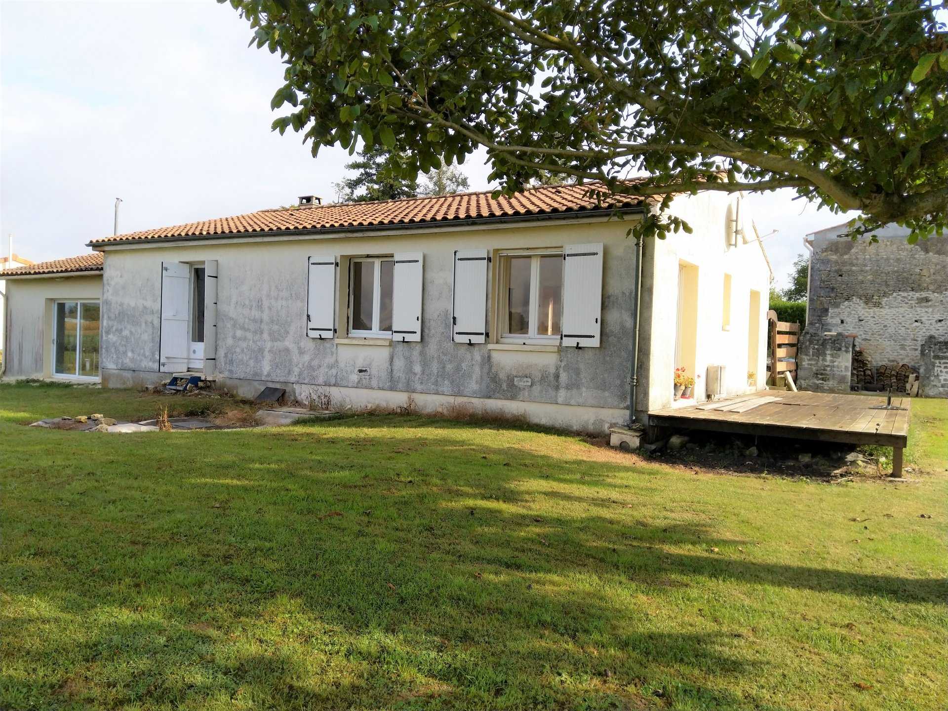 σπίτι σε Saint-Genis-de-Saintonge, Nouvelle-Aquitaine 10029867