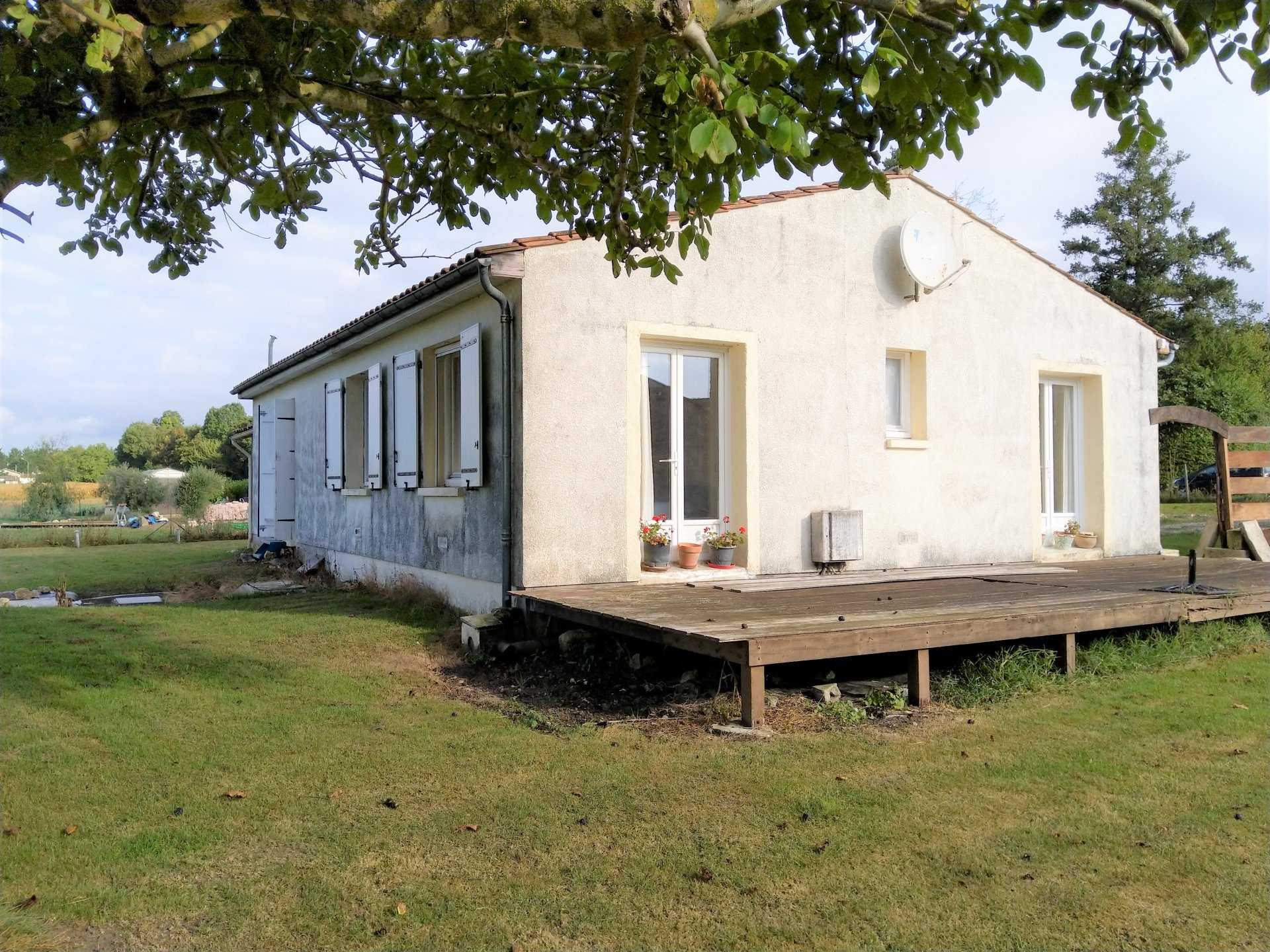casa en Saint-Genis-De-Saintonge, Poitou-Charentes 10029867