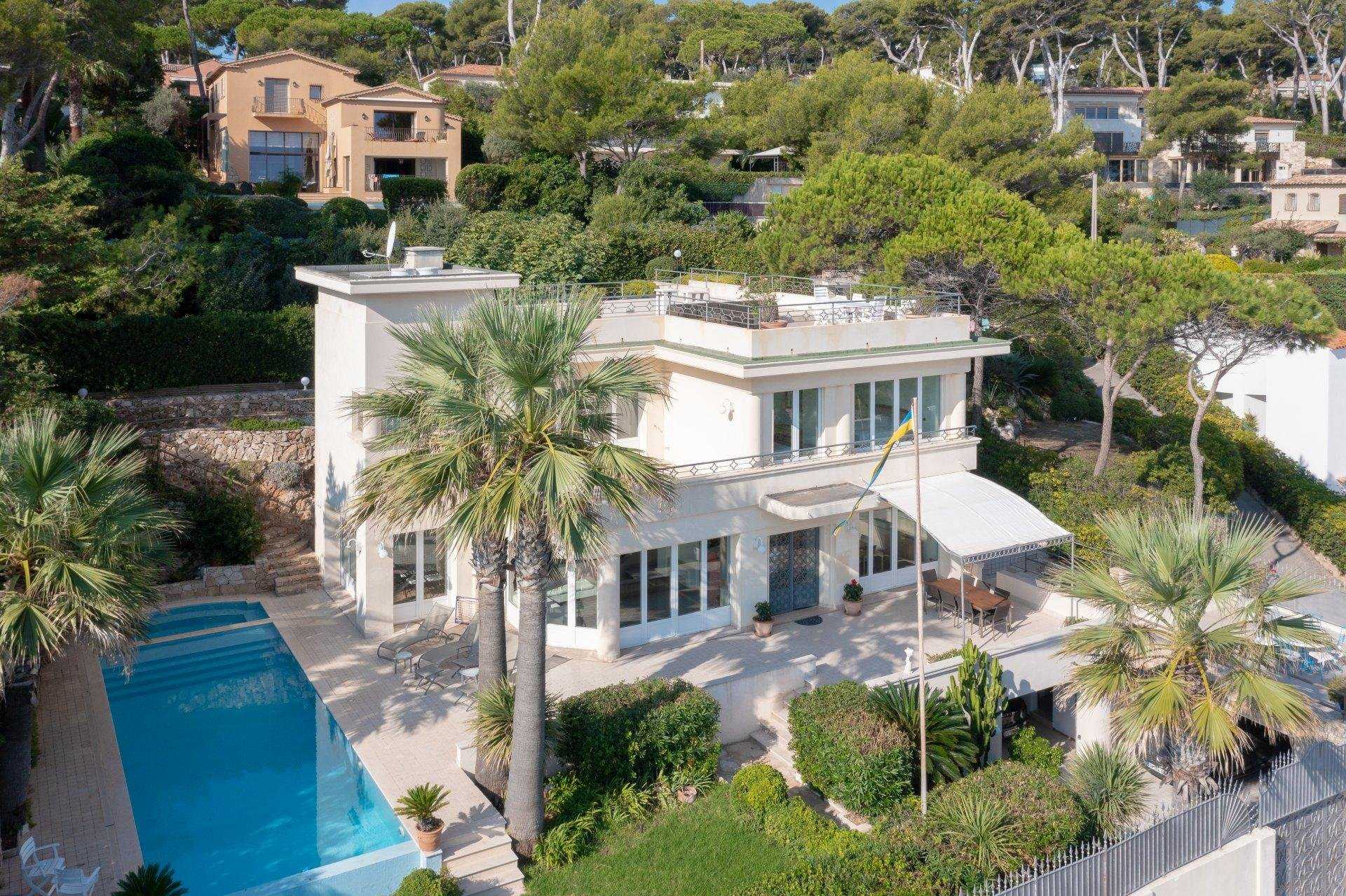 House in Antibes, Provence-Alpes-Cote d'Azur 10029875