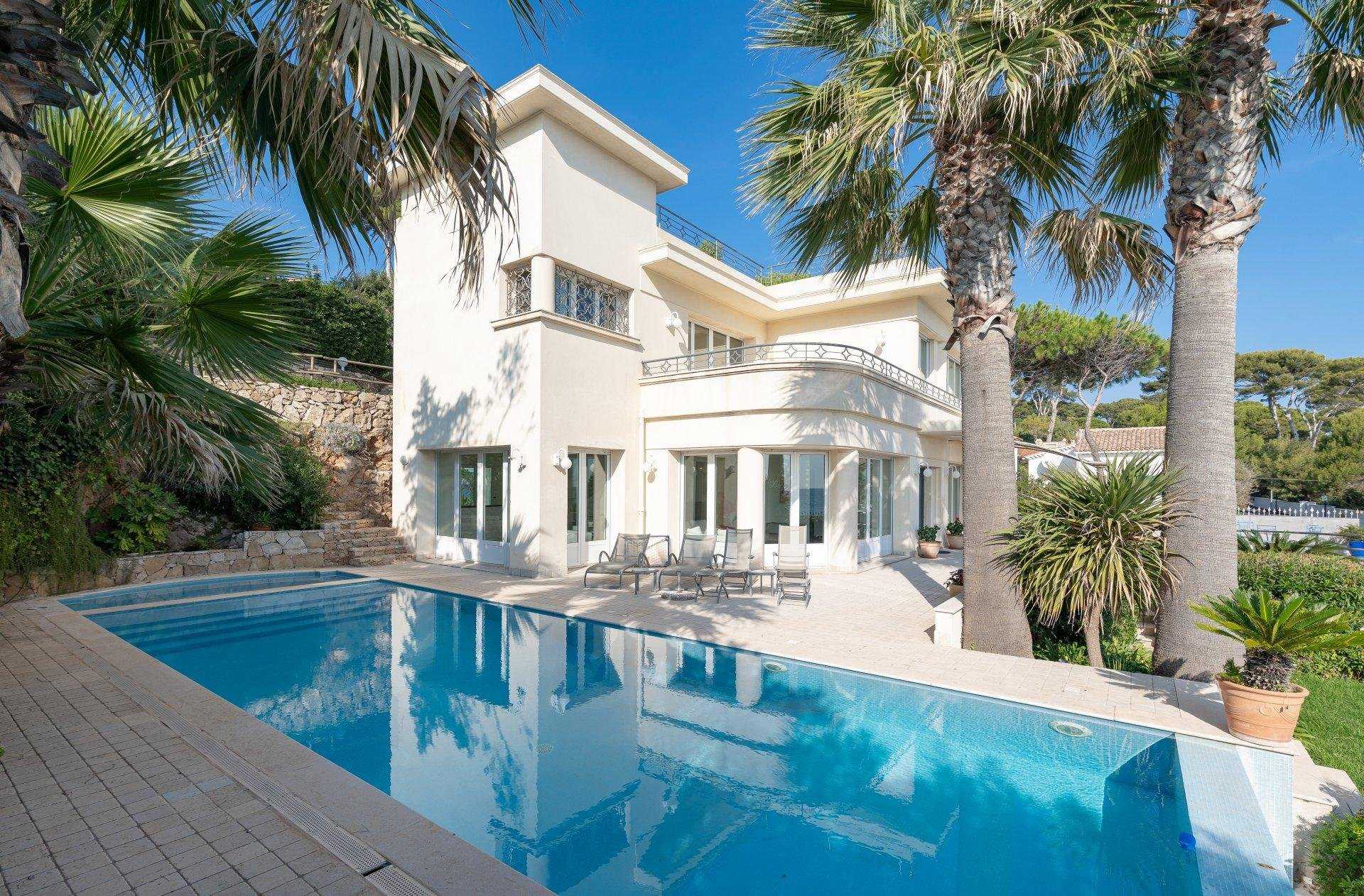 House in Antibes, Provence-Alpes-Cote d'Azur 10029875