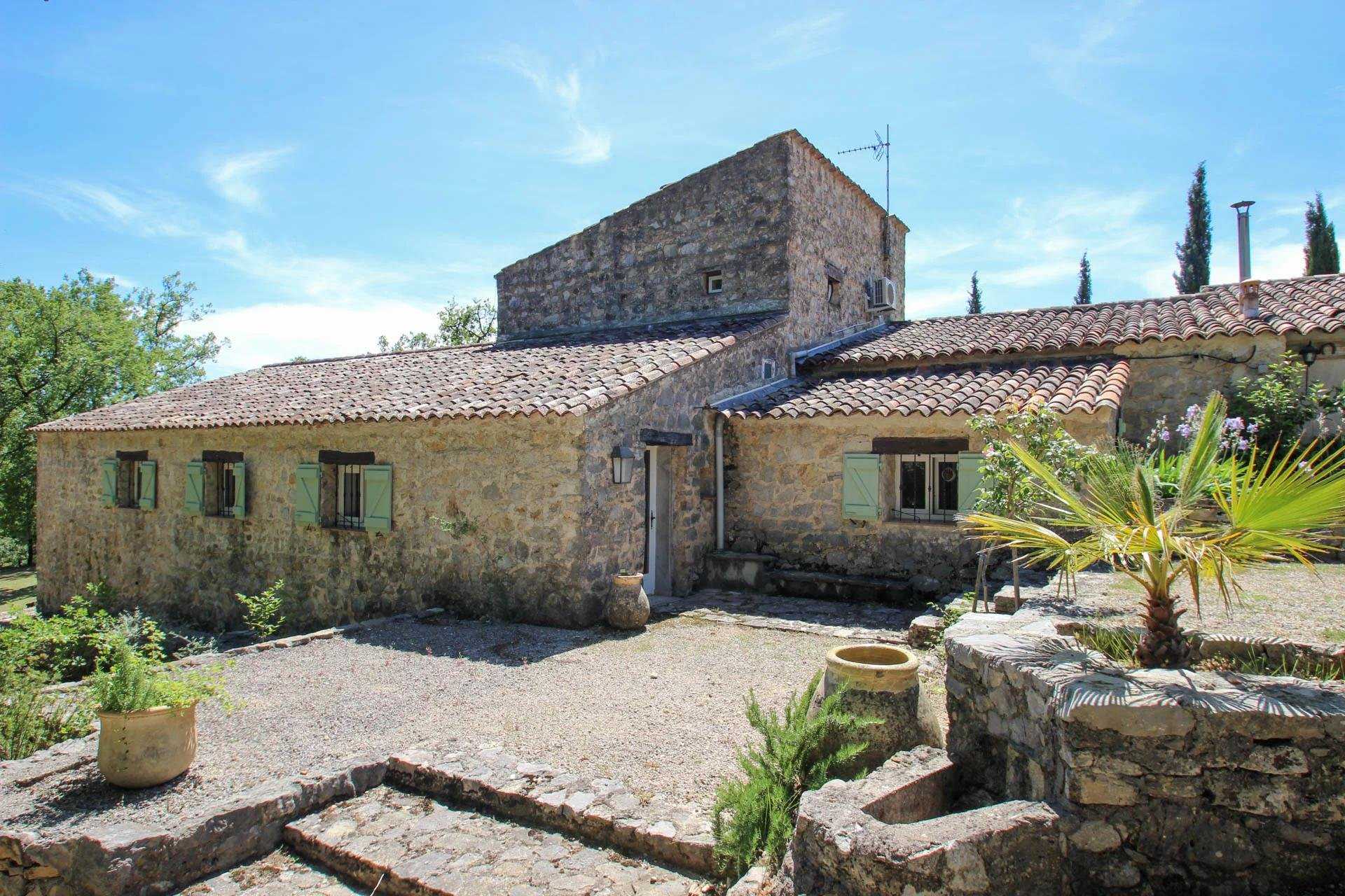 rumah dalam Tourrettes, Provence-Alpes-Côte d'Azur 10029876