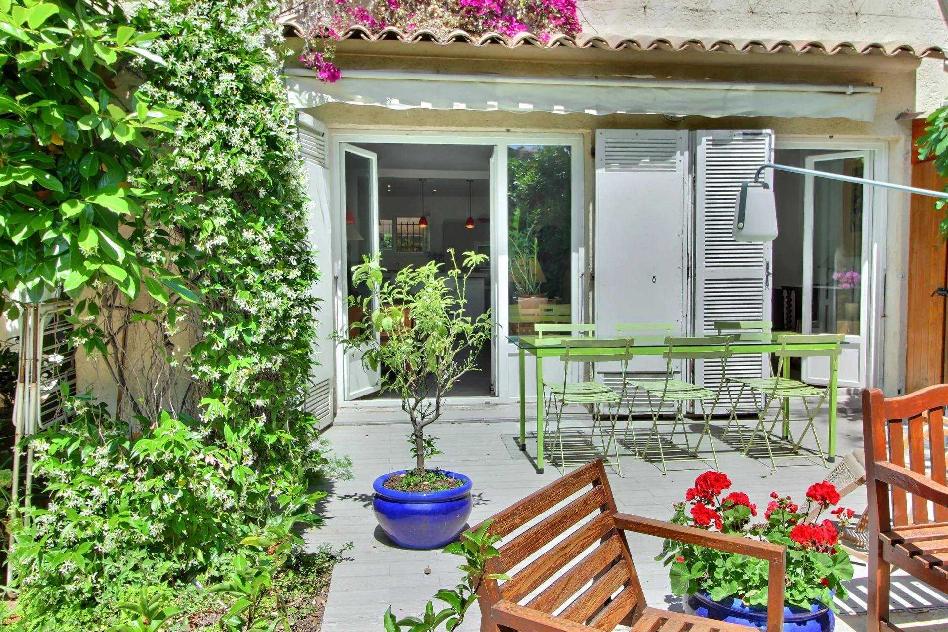 House in Villefranche-sur-Mer, Provence-Alpes-Cote d'Azur 10029894