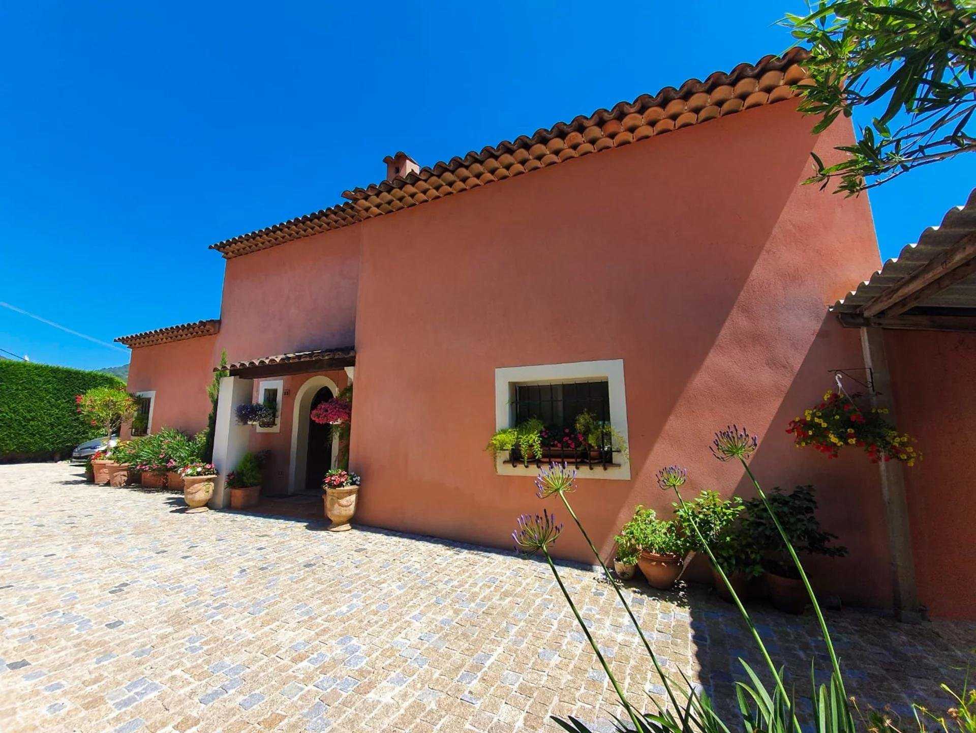 House in Tourrette-Levens, Provence-Alpes-Cote d'Azur 10029948