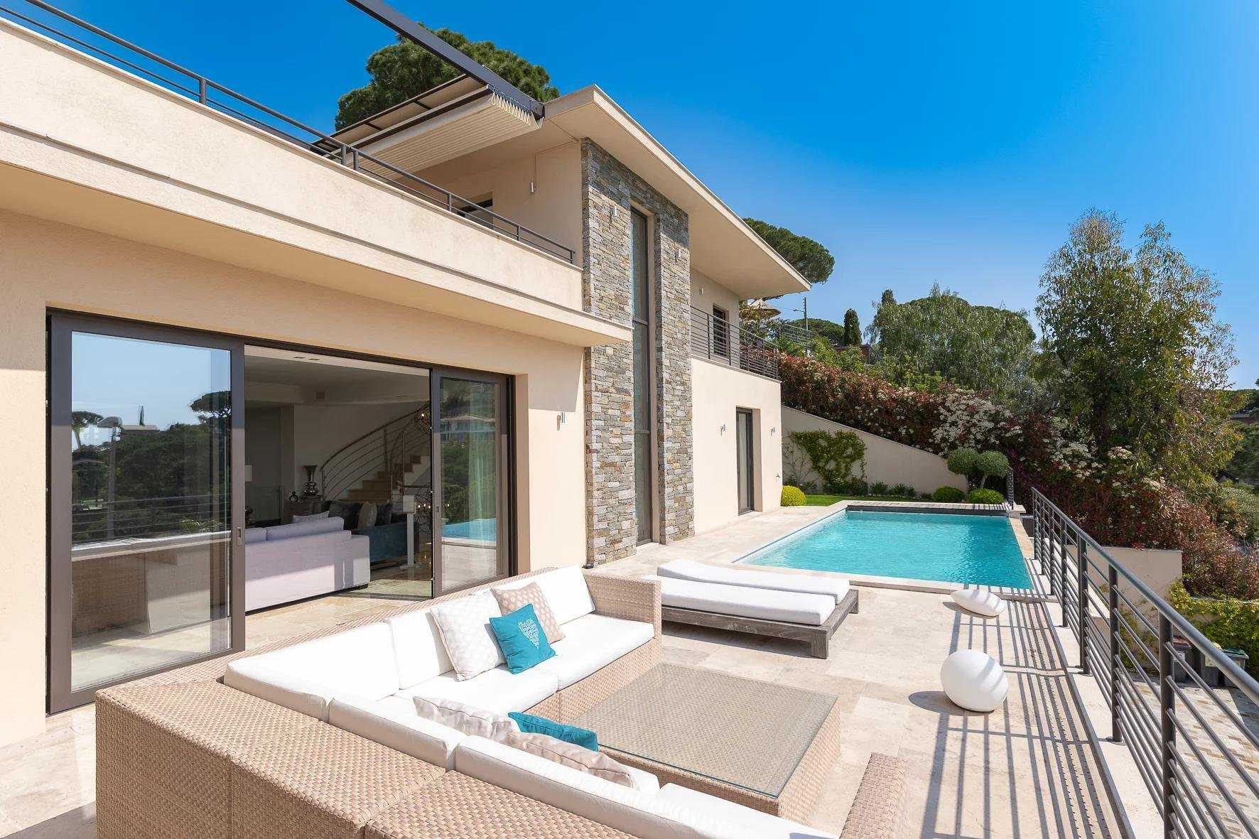 Rumah di Sainte-Maxime, Provence-Alpes-Cote d'Azur 10029970