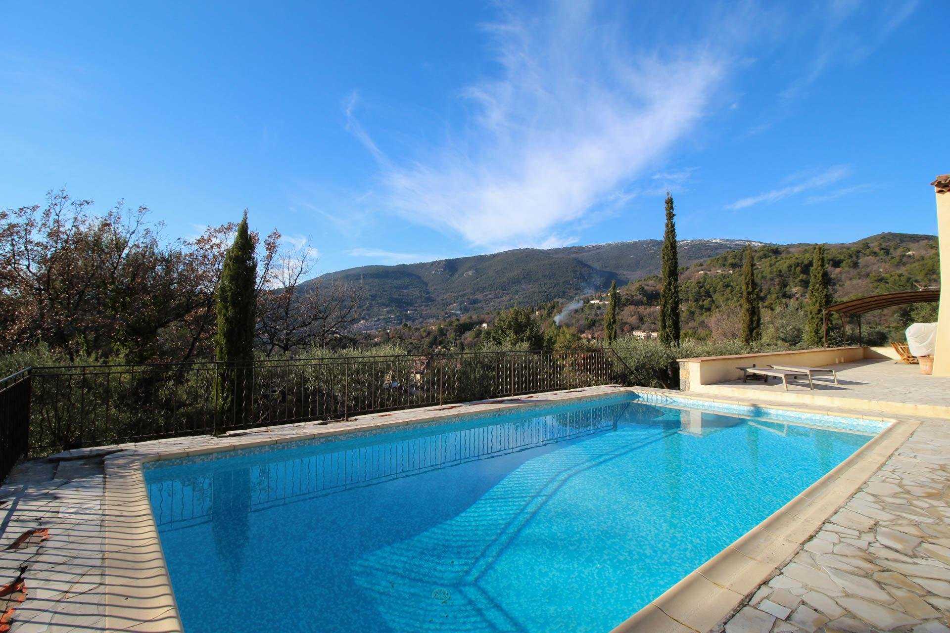 Talo sisään Fayence, Provence-Alpes-Cote d'Azur 10029997