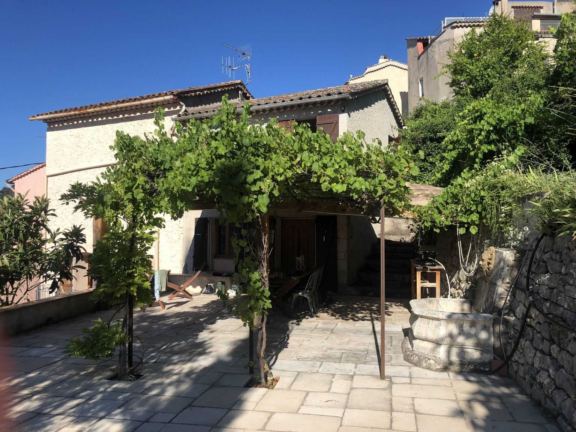 House in Claviers, Provence-Alpes-Cote d'Azur 10029998
